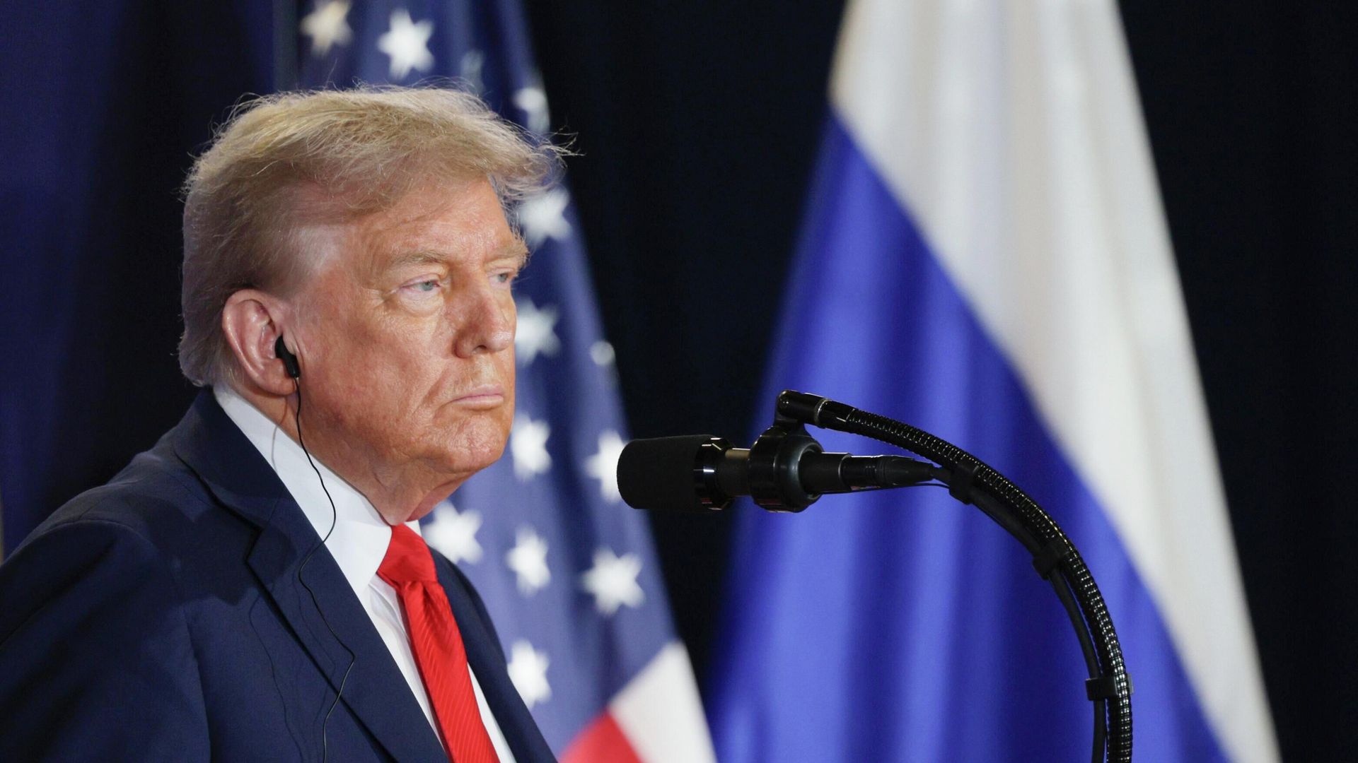 Дональд Трамп во время совместной с президентом России Владимиром Путиным пресс-конференции по итогам переговоров на Аляске Дональд Трамп во время совместной с президентом России Владимиром Путиным пресс-конференции по итогам переговоров на Аляске - РИА Новости, 1920, 16.08.2025