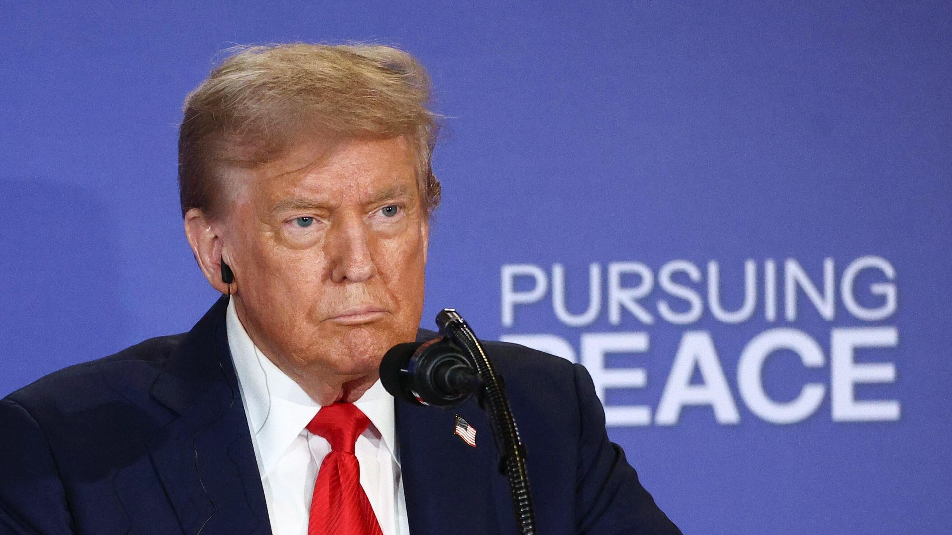 Дональд Трамп на пресс-конференции по итогам переговоров с Владимиром Путиным на Аляске - РИА Новости, 1920, 16.08.2025