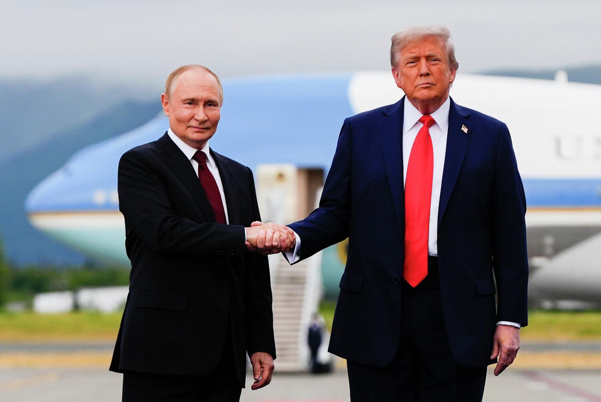 Президент России Владимир Путин и президент США Дональд Трамп во время встречи в Анкоридже, Аляска Президент России Владимир Путин и президент США Дональд Трамп во время встречи в Анкоридже, Аляска - РИА Новости, 1920, 28.08.2025