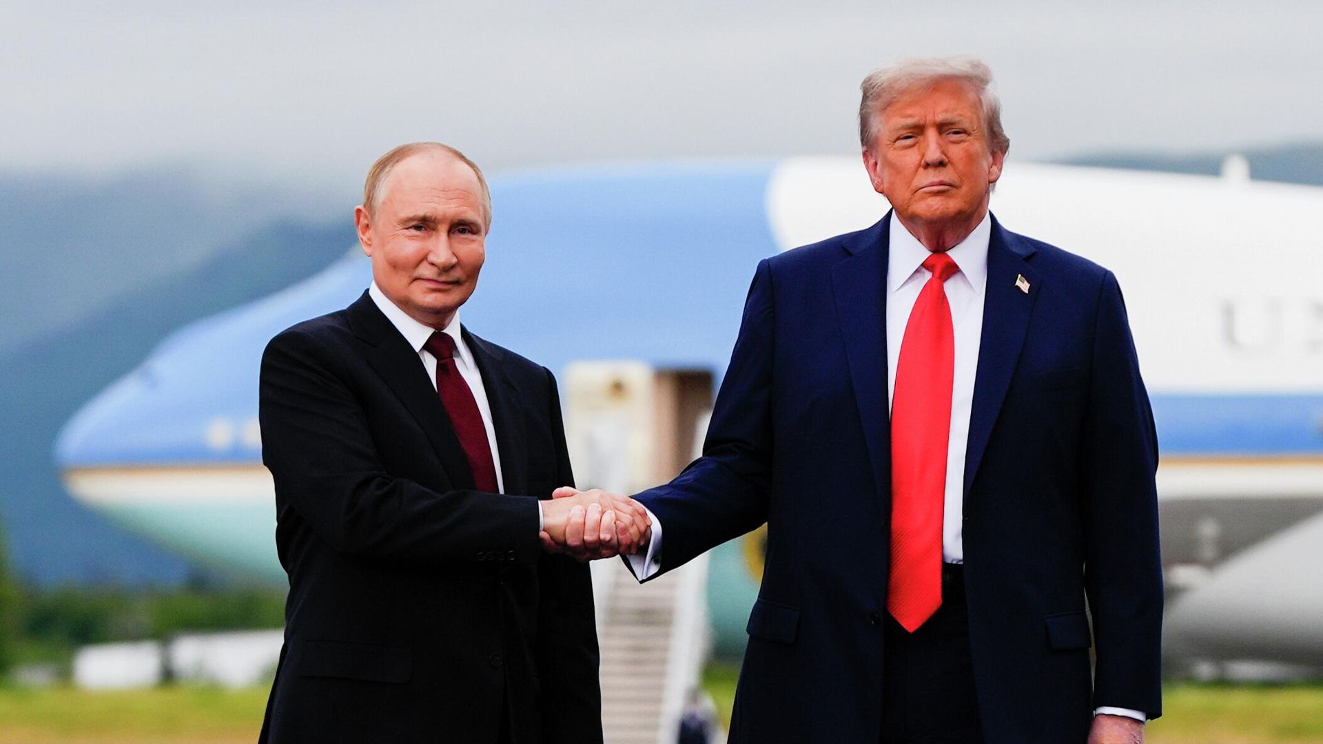 Президент России Владимир Путин и президент США Дональд Трамп Президент России Владимир Путин и президент США Дональд Трамп - РИА Новости, 1920, 27.10.2025