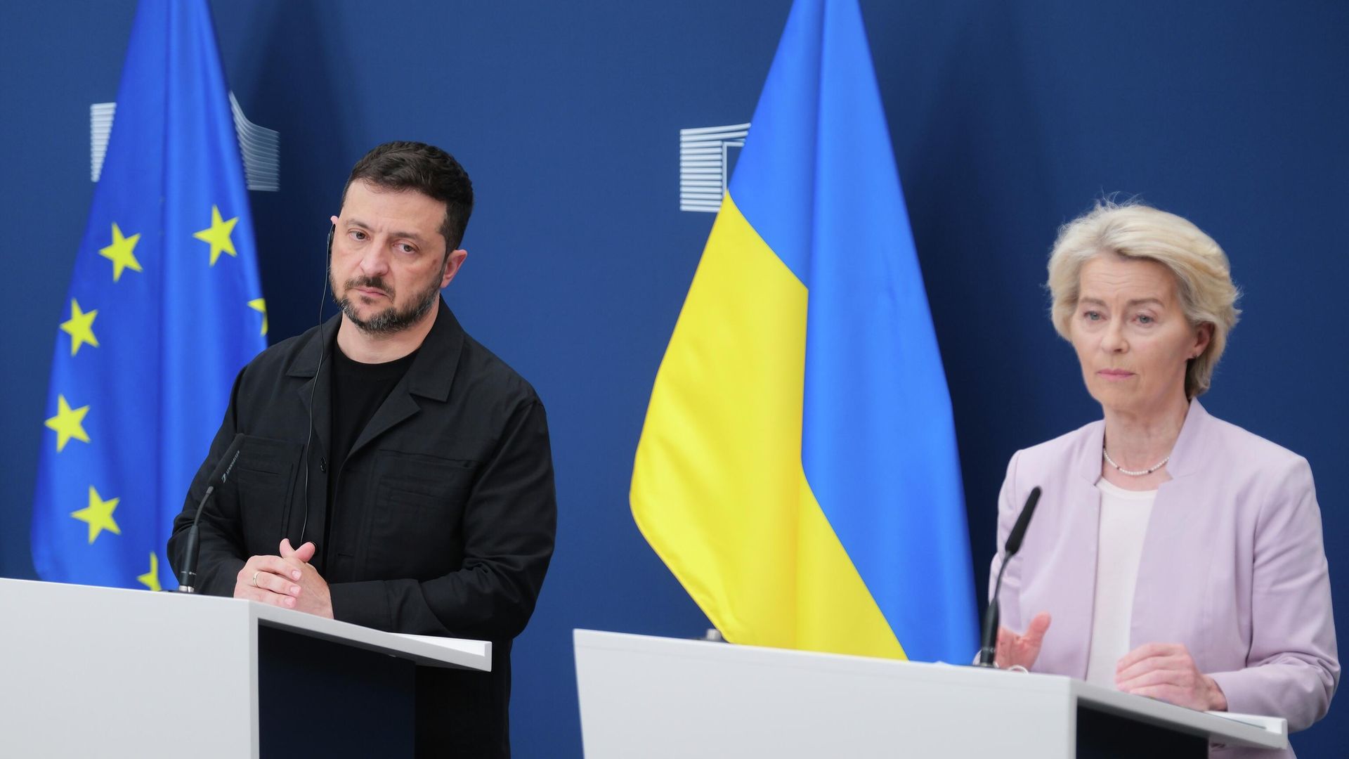 Председатель Европейской комиссии Урсула фон дер Ляйен и Владимир Зеленский во время пресс-конференции в штаб-квартире ЕС в Брюсселе, Бельгия. 17 августа 2025 Председатель Европейской комиссии Урсула фон дер Ляйен и Владимир Зеленский во время пресс-конференции в штаб-квартире ЕС в Брюсселе, Бельгия. 17 августа 2025 - РИА Новости, 1920, 17.08.2025