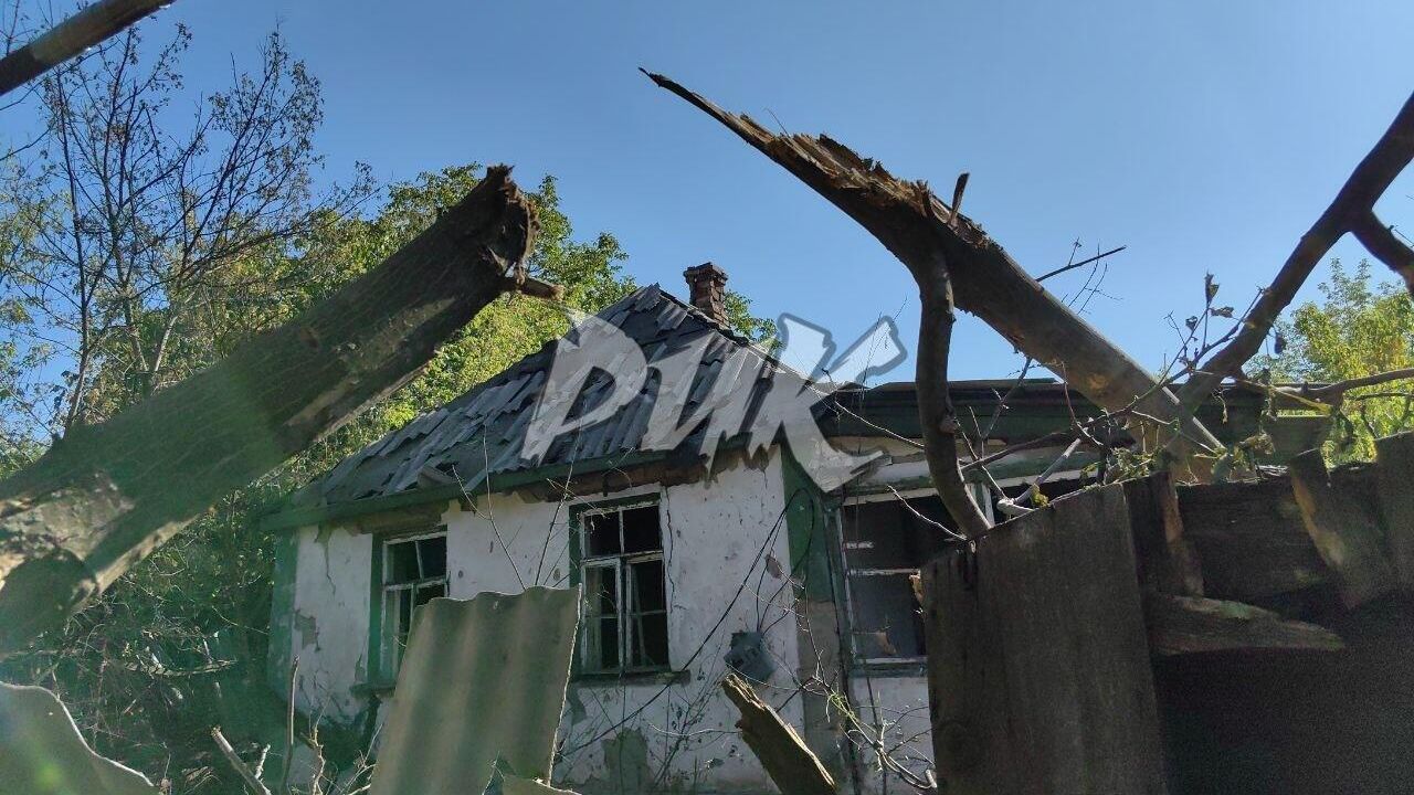 Последствия атаки ВСУ в Калининском районе Горловки. 18 августа 2025 - РИА Новости, 1920, 18.08.2025