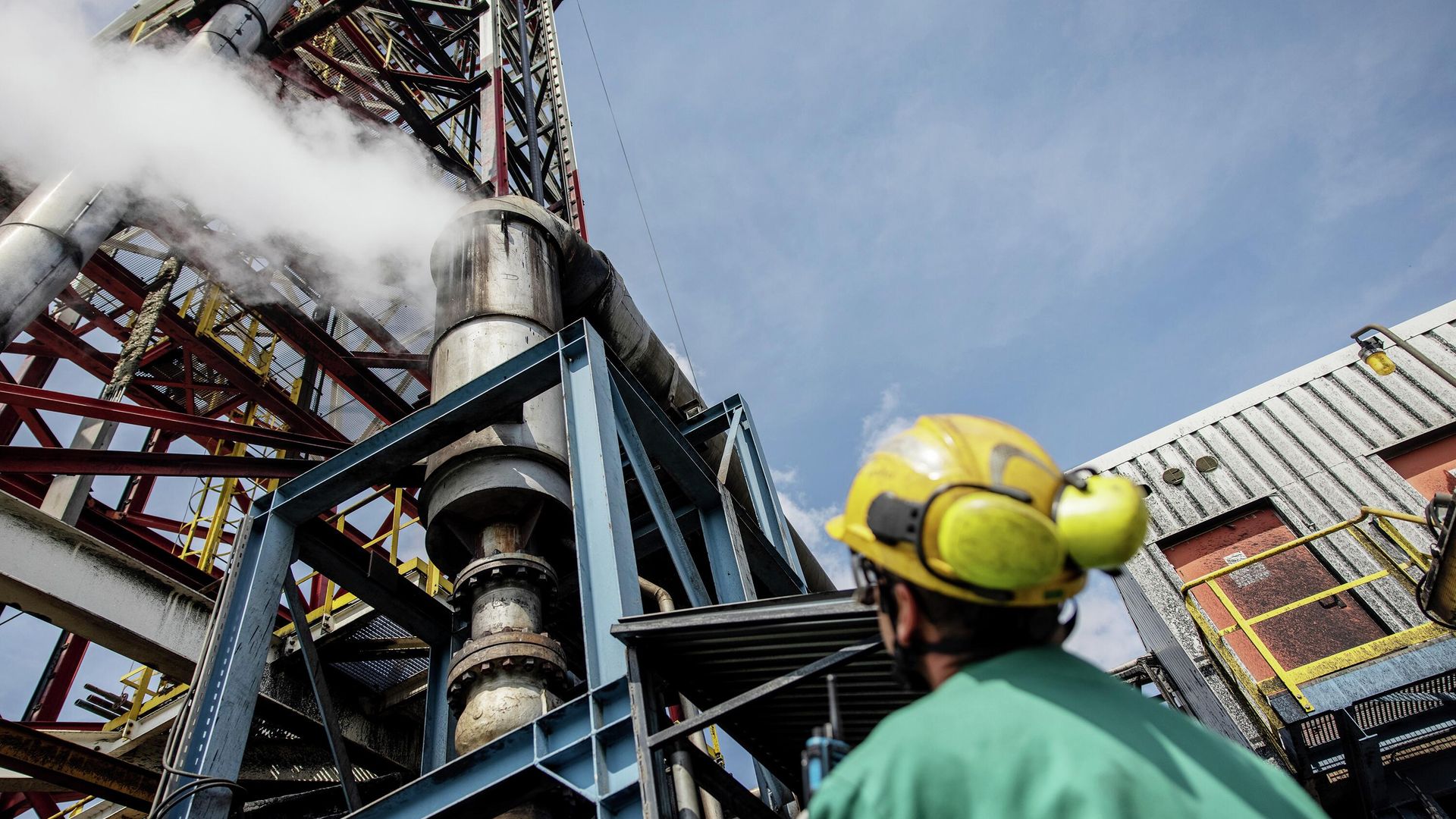 Нефтеперерабатывающий завод Дуна в Венгрии Нефтеперерабатывающий завод Дуна в Венгрии - РИА Новости, 1920, 18.08.2025
