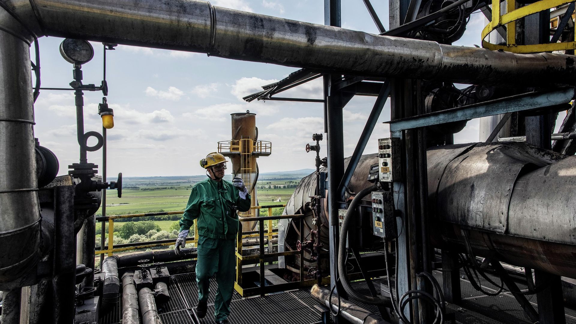 Нефтеперерабатывающий завод Дуна в Венгрии Нефтеперерабатывающий завод Дуна в Венгрии - РИА Новости, 1920, 18.08.2025
