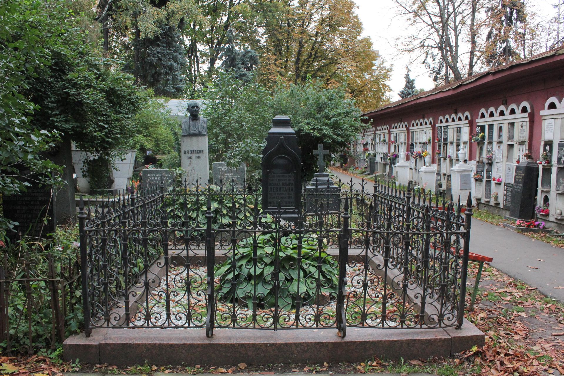 Могила Исаака Левитана на Новодевичьем кладбище в Москве - РИА Новости, 1920, 19.08.2025
