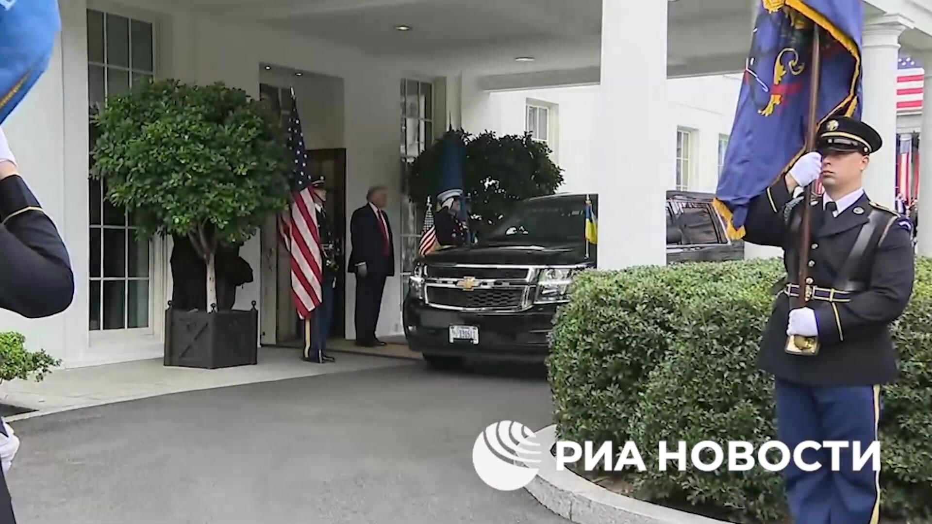 Встреча Трампа и Зеленского у Белого дома Встреча Трампа и Зеленского у Белого дома - РИА Новости, 1920, 18.08.2025