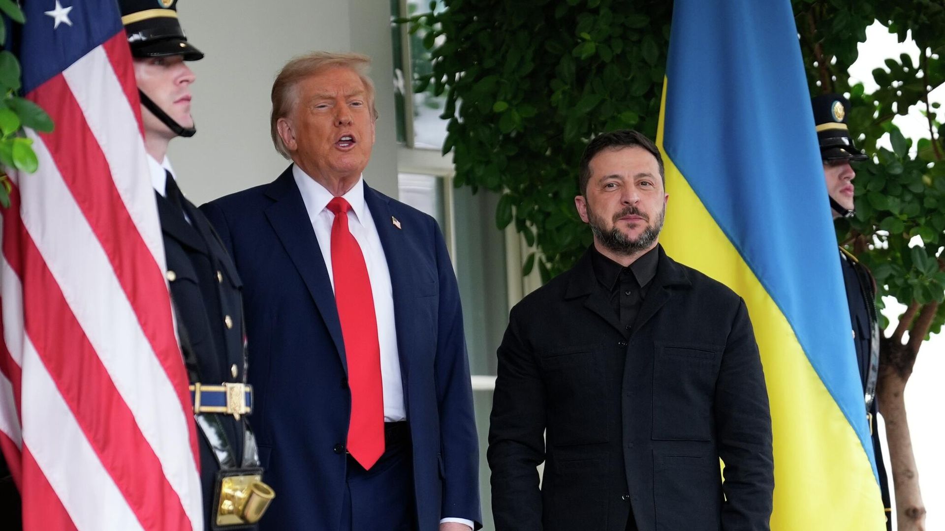 Президент США Дональд Трамп встречает в Вашингтоне Владимира Зеленского, прибывшего в США на встречу Президент США Дональд Трамп встречает в Вашингтоне Владимира Зеленского, прибывшего в США на встречу - РИА Новости, 1920, 19.08.2025