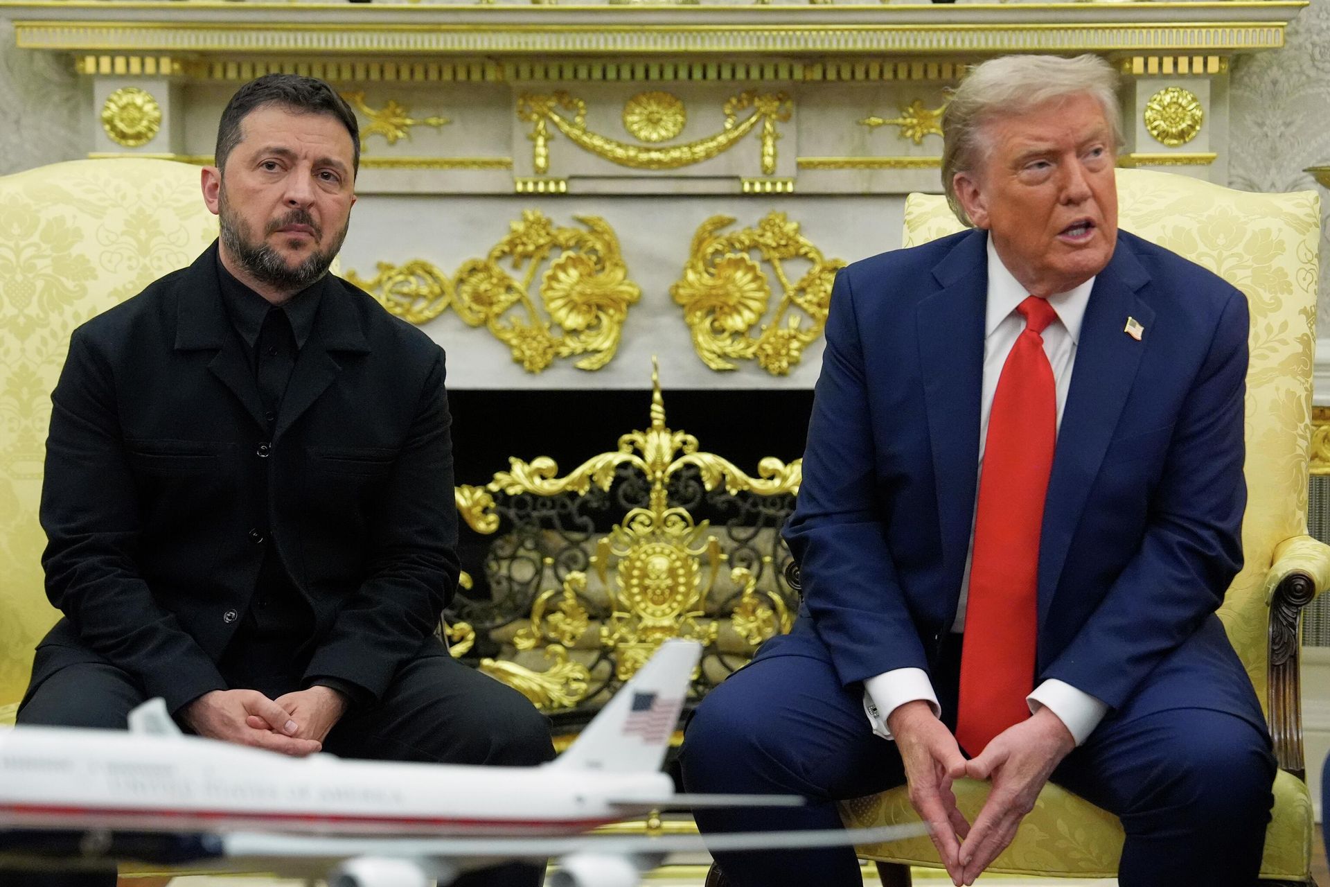 Президент США Дональд Трамп и Владимир Зеленский во время встречи в Овальном кабинете Белого дома Президент США Дональд Трамп и Владимир Зеленский во время встречи в Овальном кабинете Белого дома - РИА Новости, 1920, 05.03.2026