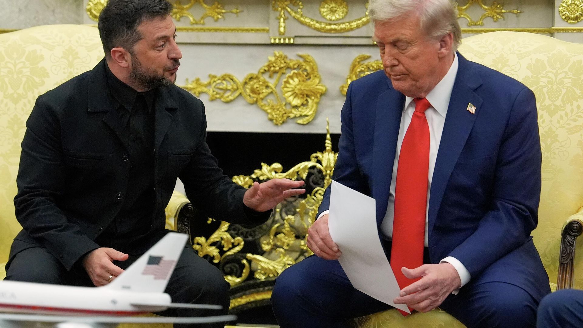 Президент США Дональд Трамп и Владимир Зеленский во время встречи в Овальном кабинете Белого дома Президент США Дональд Трамп и Владимир Зеленский во время встречи в Овальном кабинете Белого дома - РИА Новости, 1920, 18.08.2025