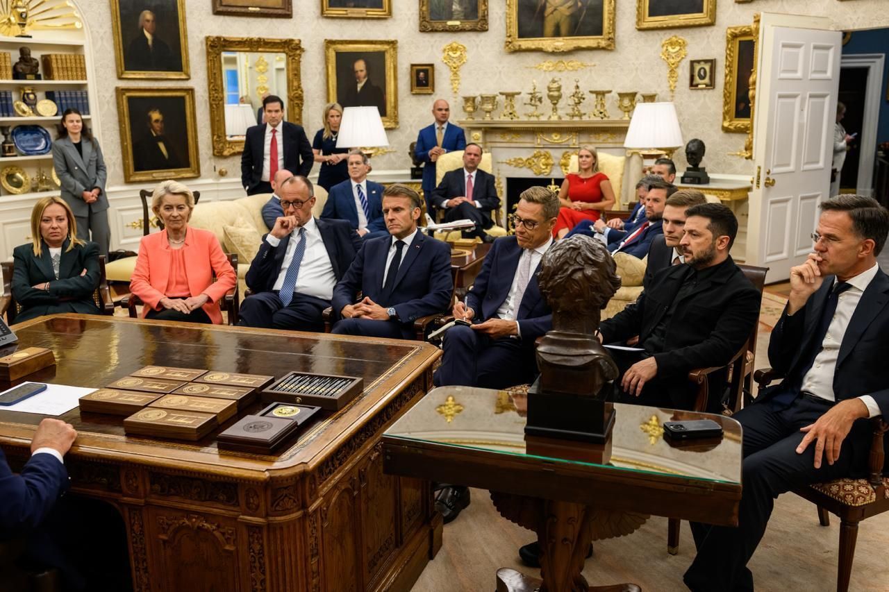 Встреча Дональда Трампа с европейскими лидерами и Владимиром Зеленским в Белом доме Встреча Дональда Трампа с европейскими лидерами и Владимиром Зеленским в Белом доме - РИА Новости, 1920, 01.04.2026