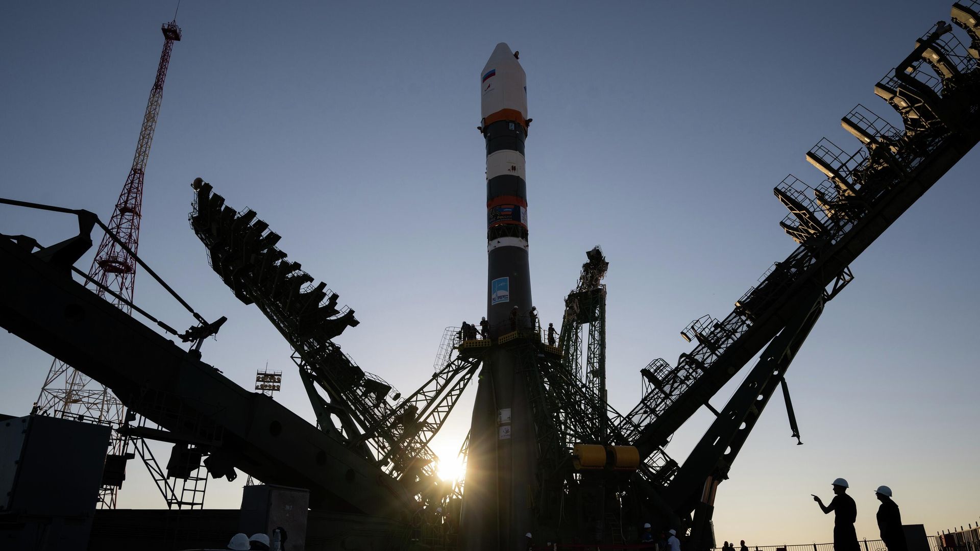 Установка ракеты-носителя на стартовую площадку космодрома Байконур - РИА Новости, 1920, 03.02.2026