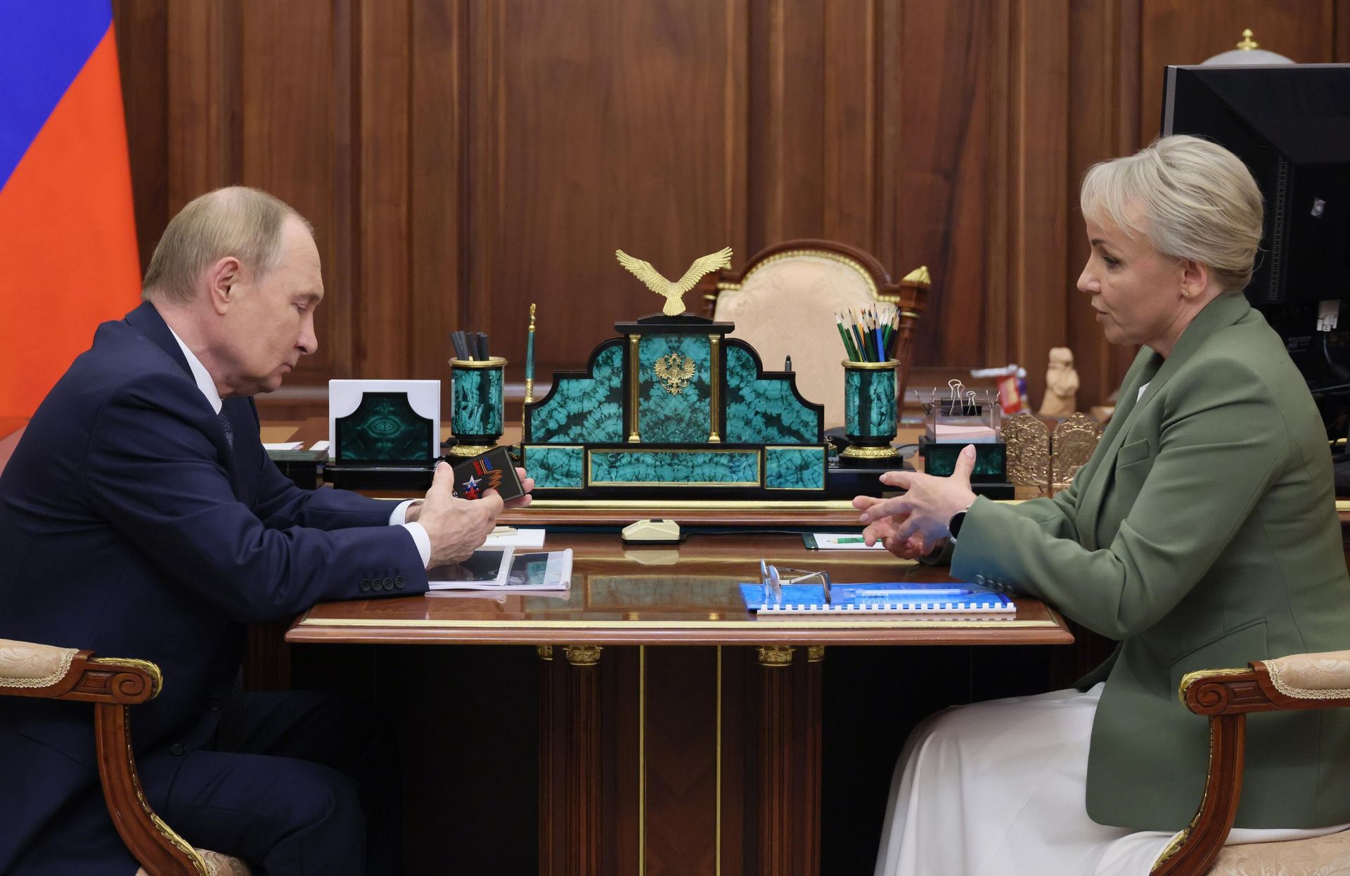 Президент Владимир Путин встретился с врио губернатора Еврейской автономной области М. Костюк Президент Владимир Путин встретился с врио губернатора Еврейской автономной области М. Костюк - РИА Новости, 1920, 20.08.2025
