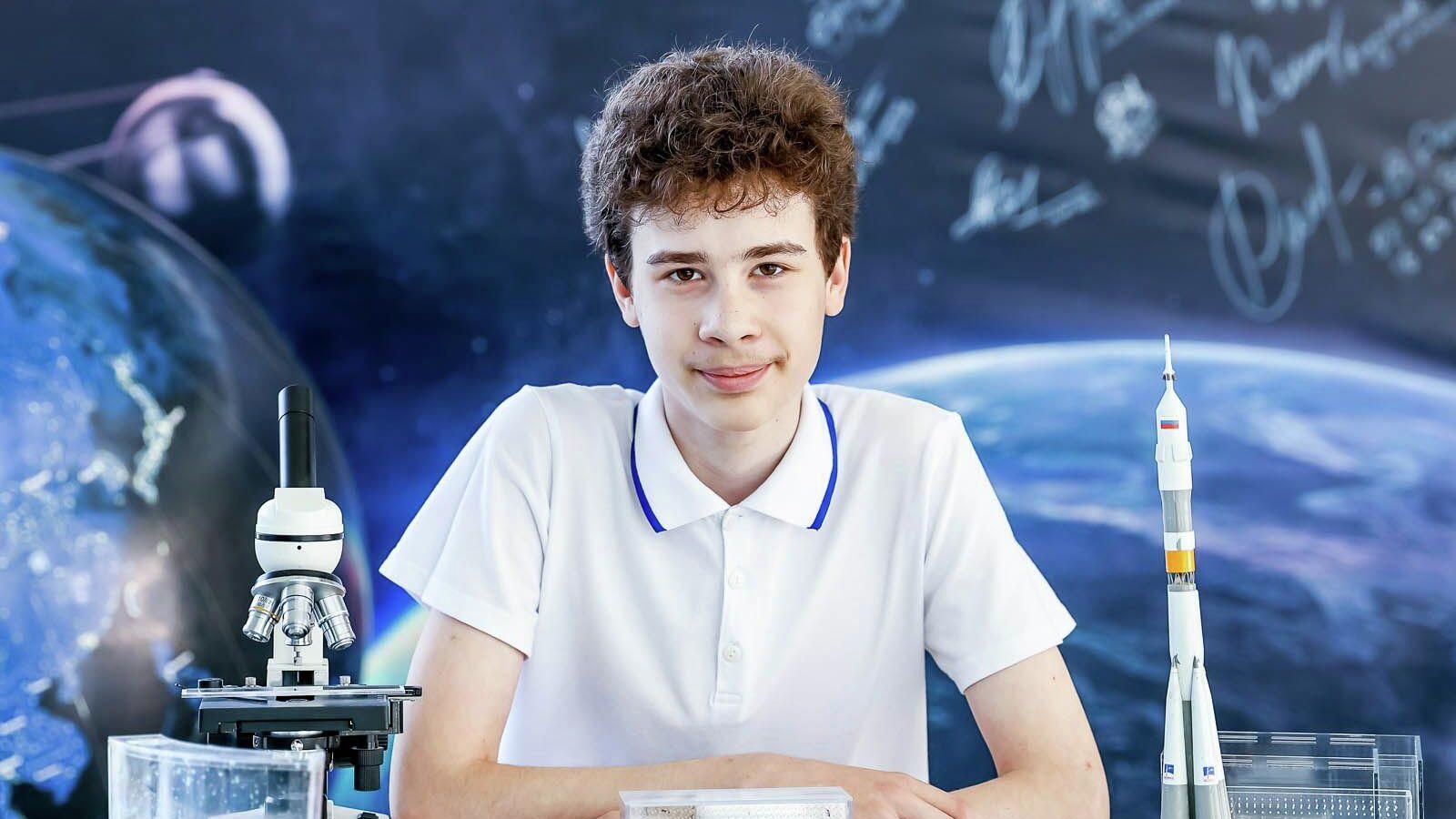 Данила Соловей, воспитанник центра экологического образования Московского дворца пионеров Данила Соловей, воспитанник центра экологического образования Московского дворца пионеров - РИА Новости, 1920, 20.08.2025
