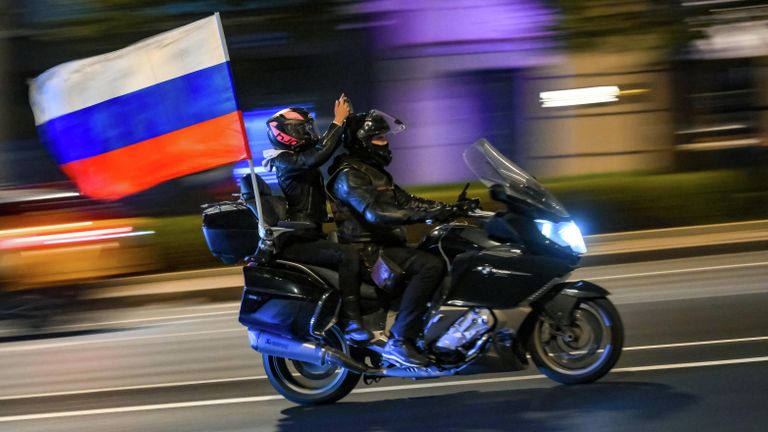 Автопробег на Садовом кольце в честь Дня флага России Автопробег на Садовом кольце в честь Дня флага России