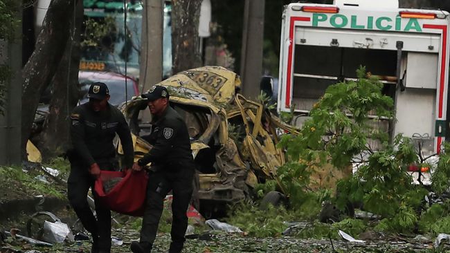 Полиция на месте взрыва бомбы в Кали, Колумбия