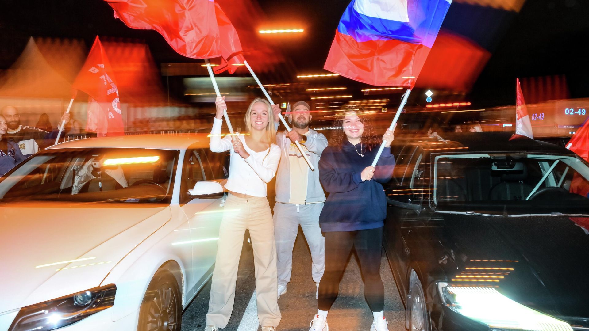 Автопробег в честь Дня флага России на Садовом кольце Автопробег в честь Дня флага России на Садовом кольце - РИА Новости, 1920, 03.11.2025