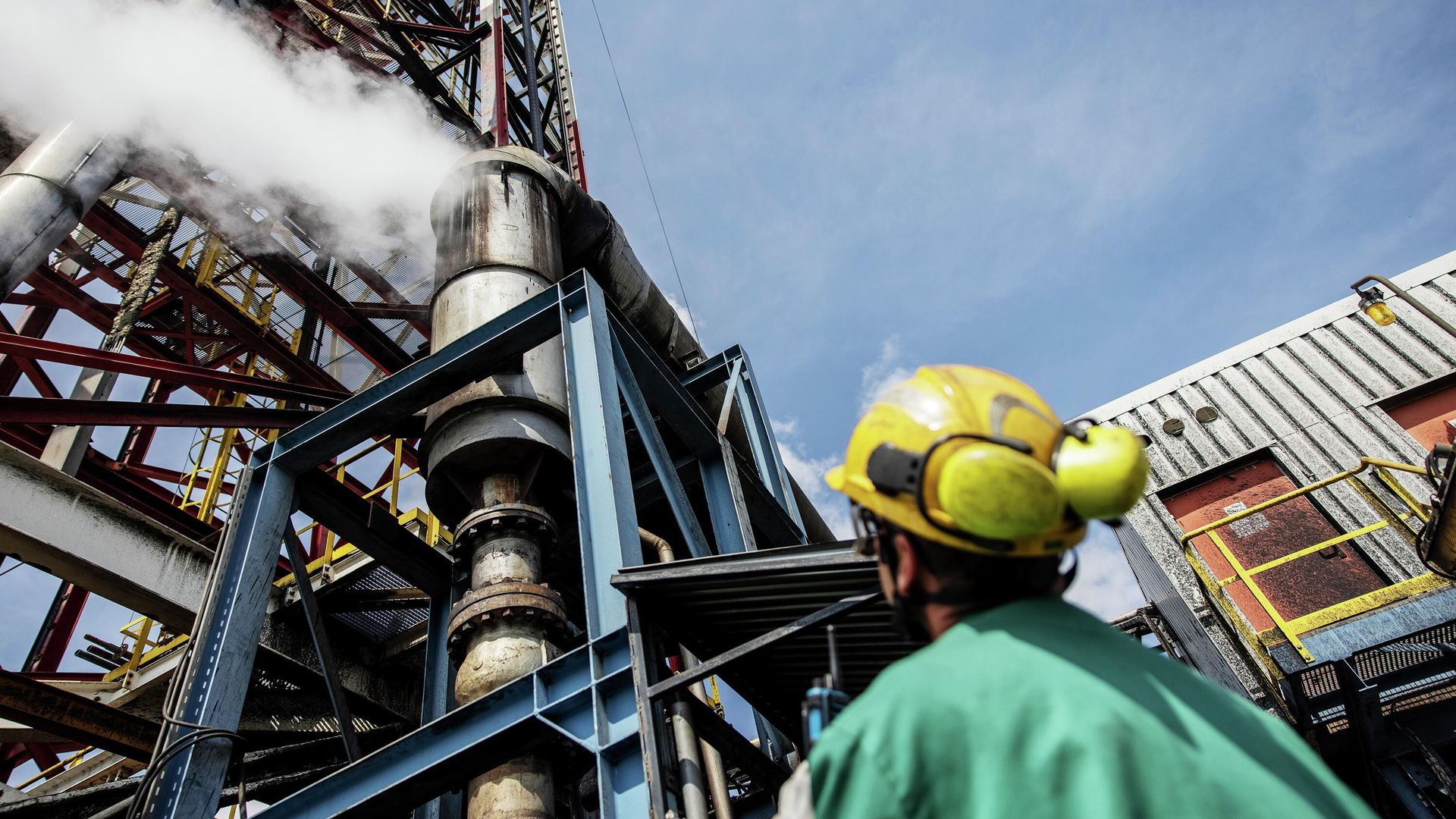 Нефтеперерабатывающий завод Дуна в Венгрии Нефтеперерабатывающий завод Дуна в Венгрии - РИА Новости, 1920, 22.08.2025