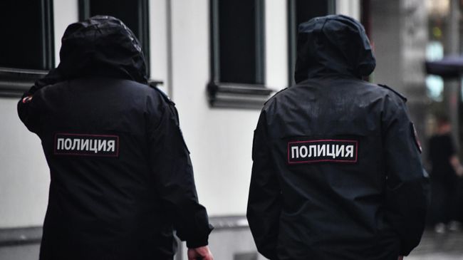 Сотрудники полиции