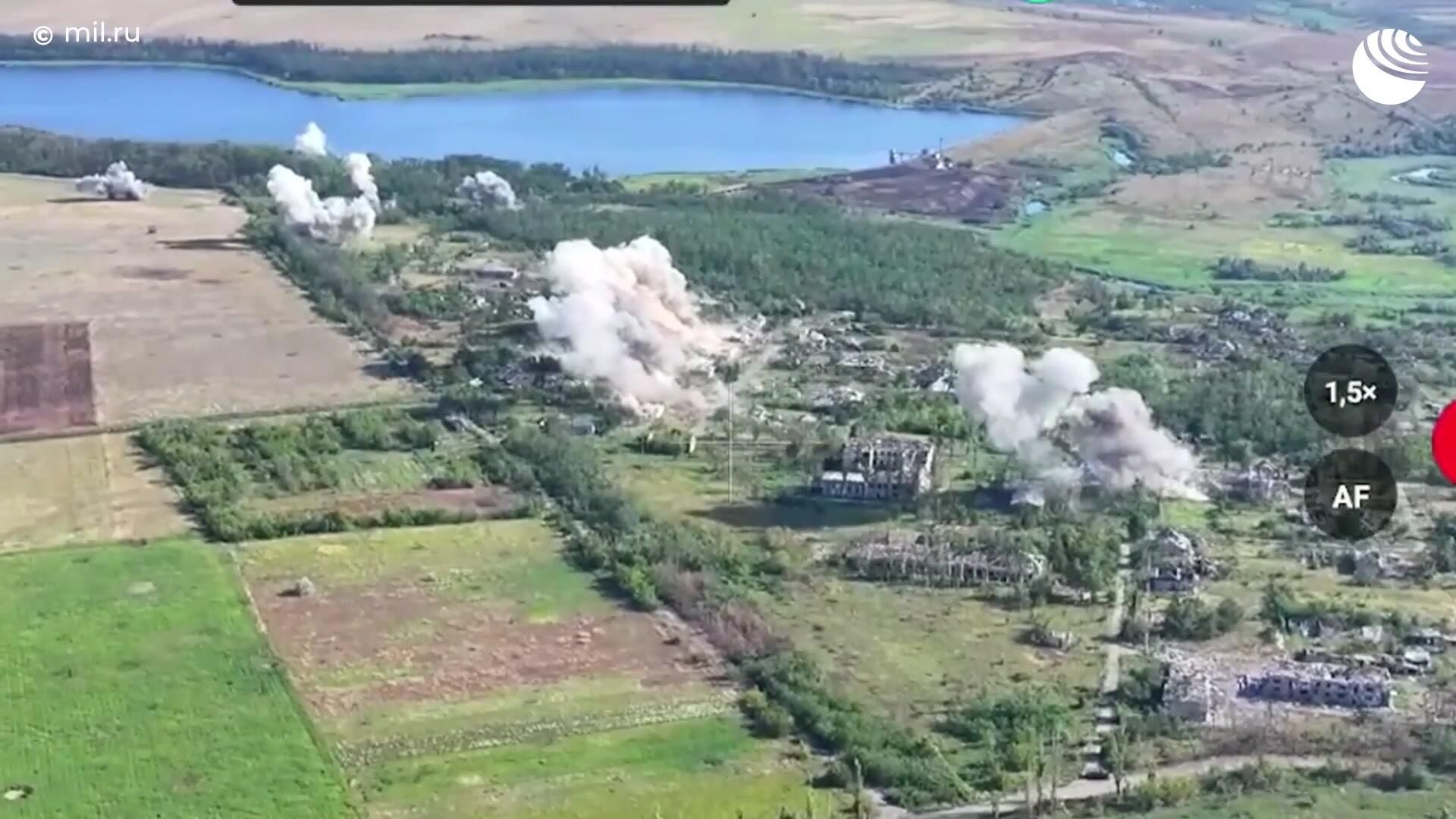 Кадры боев за освобожденную Южной группировкой войск Катериновку в Донбассе Кадры боев за освобожденную Южной группировкой войск Катериновку в Донбассе - РИА Новости, 1920, 22.08.2025