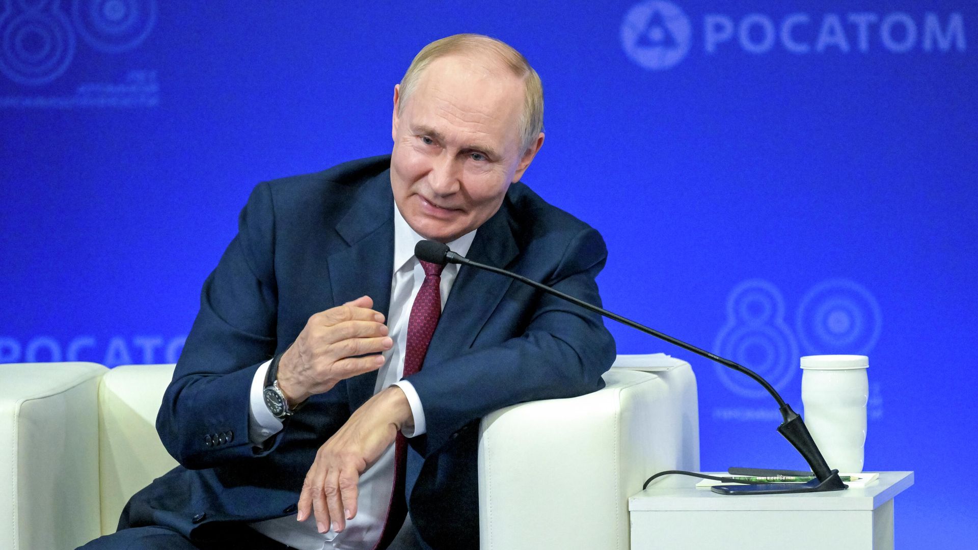 Президент РФ Владимир Путин во время встречи с сотрудниками предприятий атомной отрасли в Российском федеральном ядерном центре - Всероссийском научно-исследовательском институте экспериментальной физики в Сарове Президент РФ Владимир Путин во время встречи с сотрудниками предприятий атомной отрасли в Российском федеральном ядерном центре - Всероссийском научно-исследовательском институте экспериментальной физики в Сарове - РИА Новости, 1920, 22.08.2025