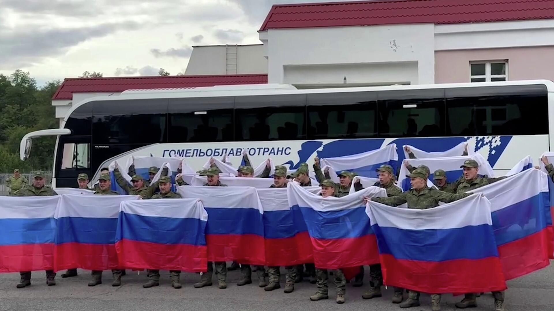 Возвращенные из украинского плена российские военнослужащие Возвращенные из украинского плена российские военнослужащие - РИА Новости, 1920, 24.08.2025