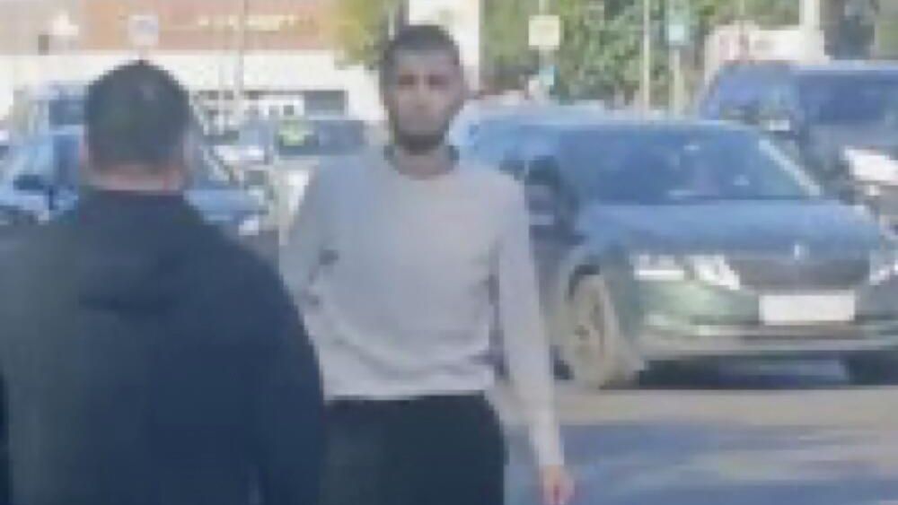 Мужчина, напавший на сотрудников полиции на Щелковском шоссе в Москве - РИА Новости, 1920, 27.08.2025