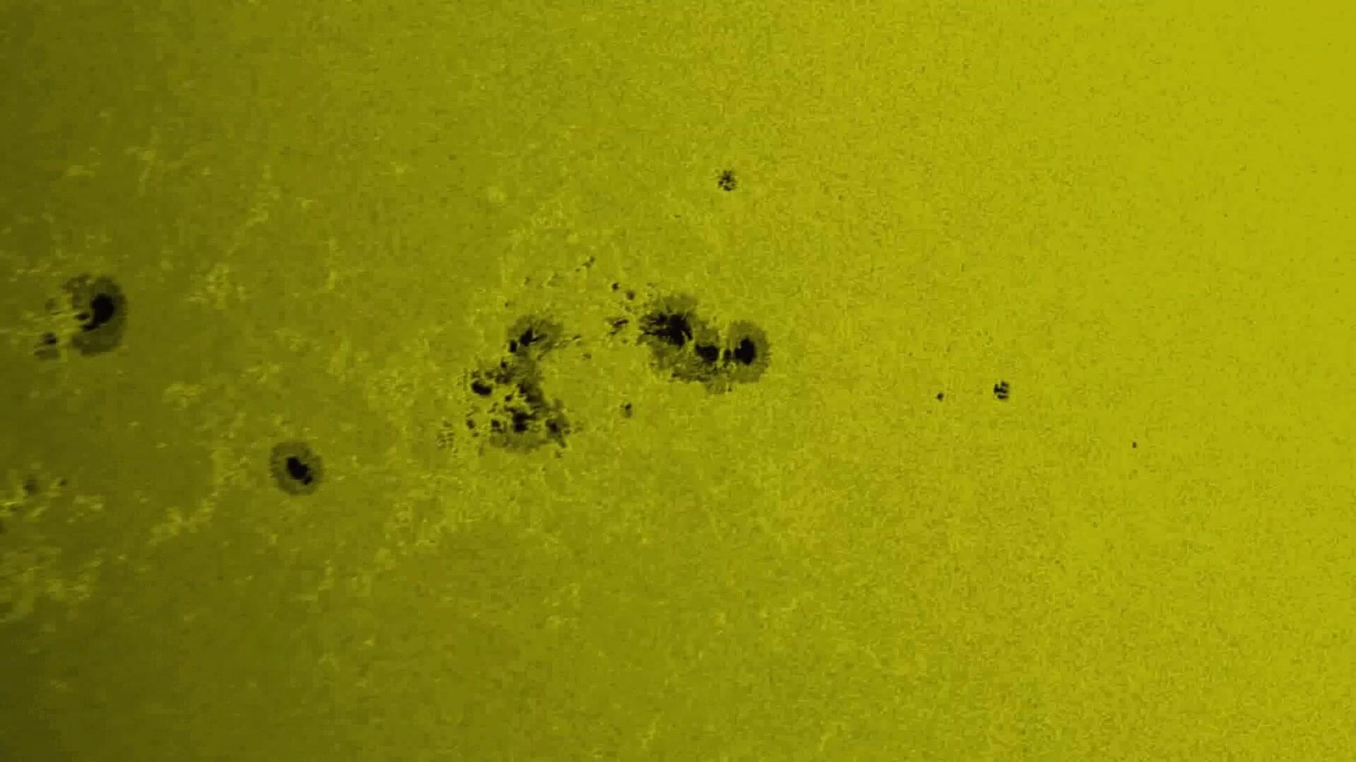 Ученые лаборатории РАН показали новые пятна на одной из областей Солнца Ученые лаборатории РАН показали новые пятна на одной из областей Солнца - РИА Новости, 1920, 28.08.2025