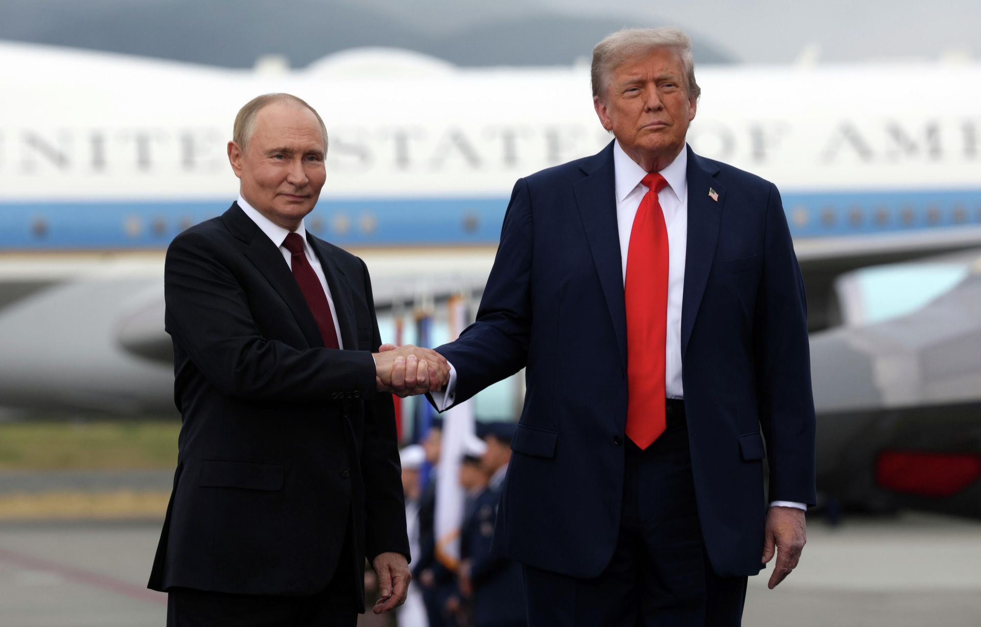 Президент РФ Владимир Путин и президент США Дональд Трамп во время встречи на военной базе Эльмендорф-Ричардсон на Аляске Президент РФ Владимир Путин и президент США Дональд Трамп во время встречи на военной базе Эльмендорф-Ричардсон на Аляске - РИА Новости, 1920, 20.01.2026