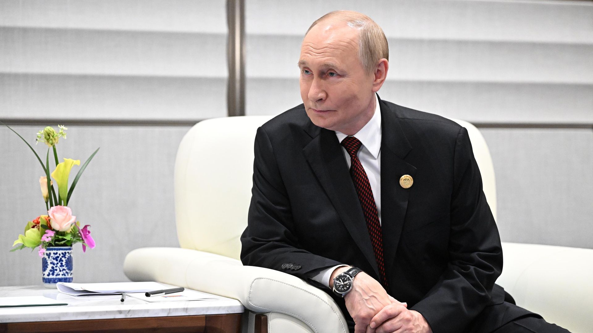 Президент РФ Владимир Путин во время встречи с премьер-министром Армении Николом Пашиняном на полях саммита Шанхайской организации сотрудничества Президент РФ Владимир Путин во время встречи с премьер-министром Армении Николом Пашиняном на полях саммита Шанхайской организации сотрудничества - РИА Новости, 1920, 01.09.2026