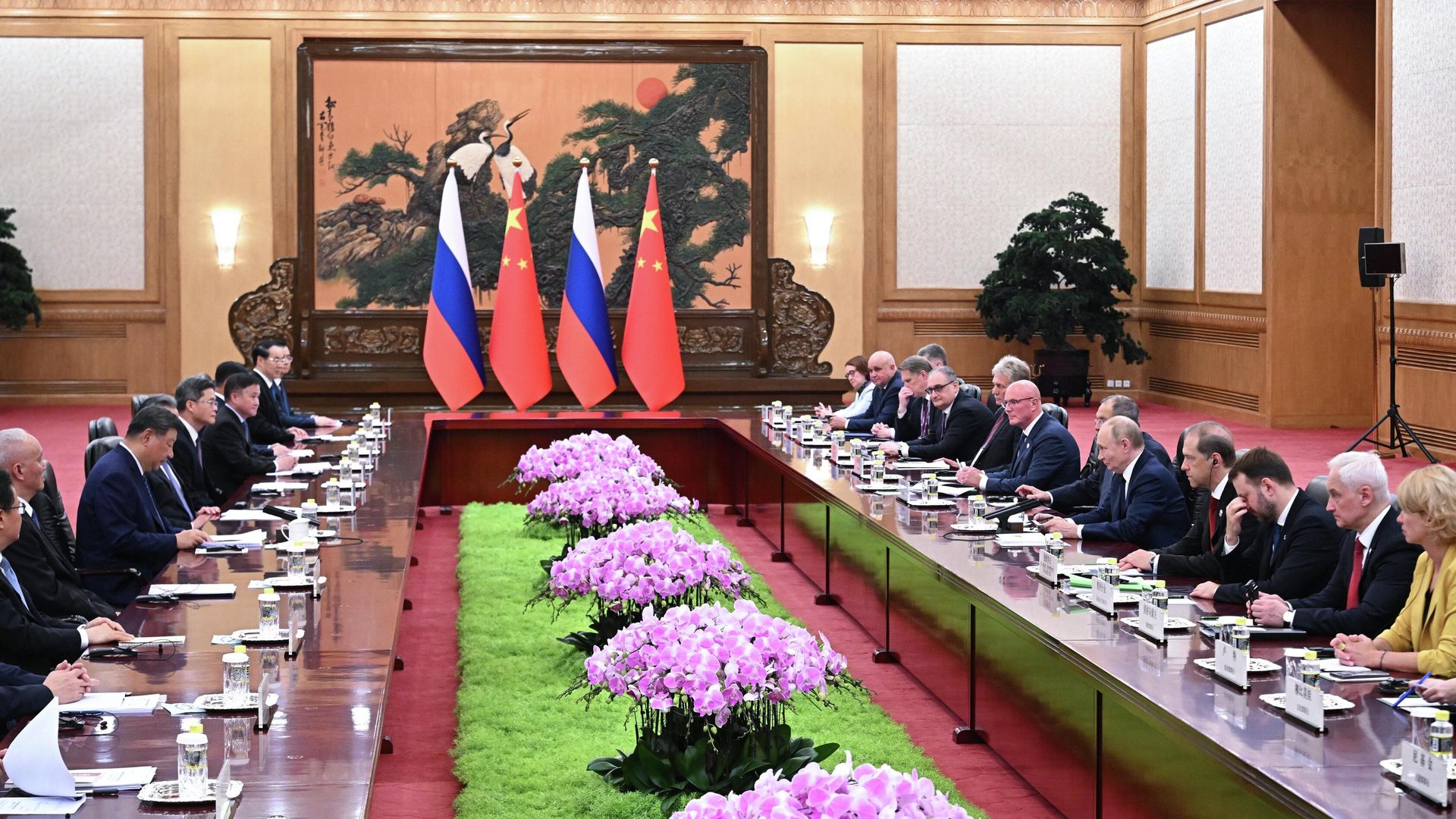 Президент России Владимир Путин и председатель Китайской Народной Республики (КНР) Си Цзиньпин во время российско-китайских переговоров в Пекине - РИА Новости, 1920, 02.09.2025