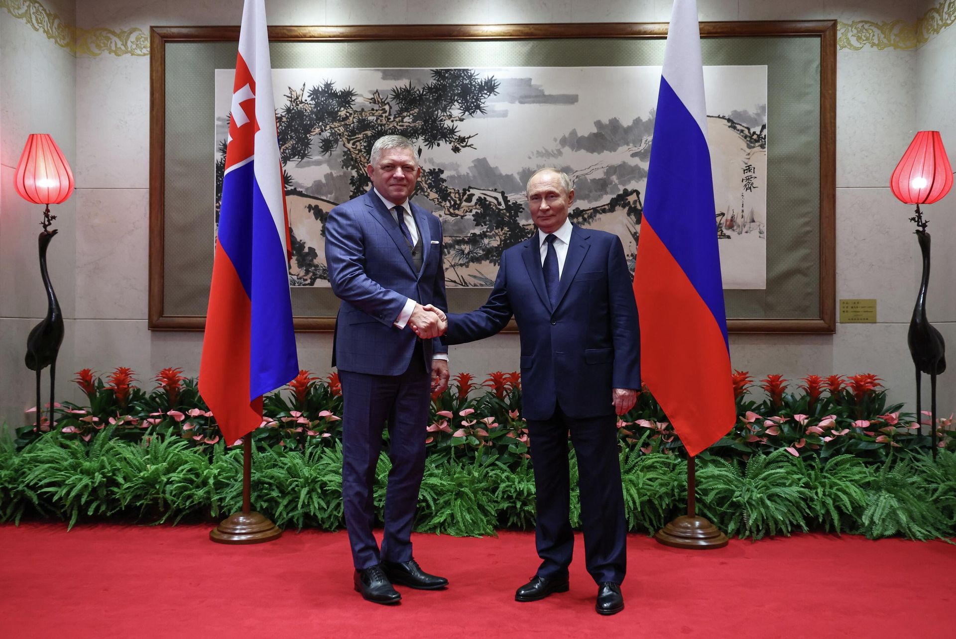 Президент РФ Владимир Путин и премьер-министр Словакии Роберт Фицо во время встречи в Пекине - РИА Новости, 1920, 03.09.2025