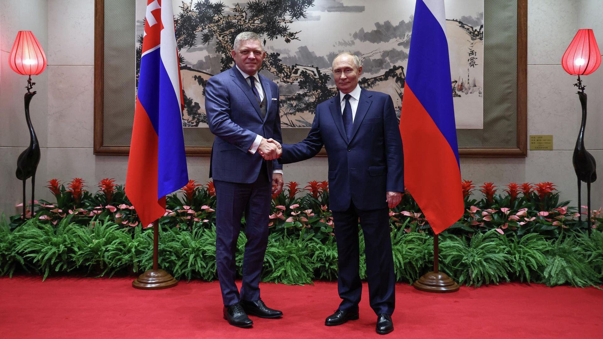 Президент РФ Владимир Путин и премьер-министр Словакии Роберт Фицо во время встречи - РИА Новости, 1920, 30.04.2026