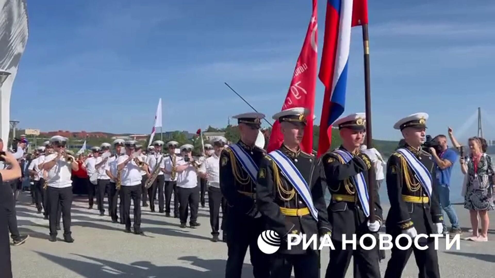 Шествие с большой Георгиевской лентой на острове Русском Шествие с большой Георгиевской лентой на острове Русском - РИА Новости, 1920, 03.09.2025