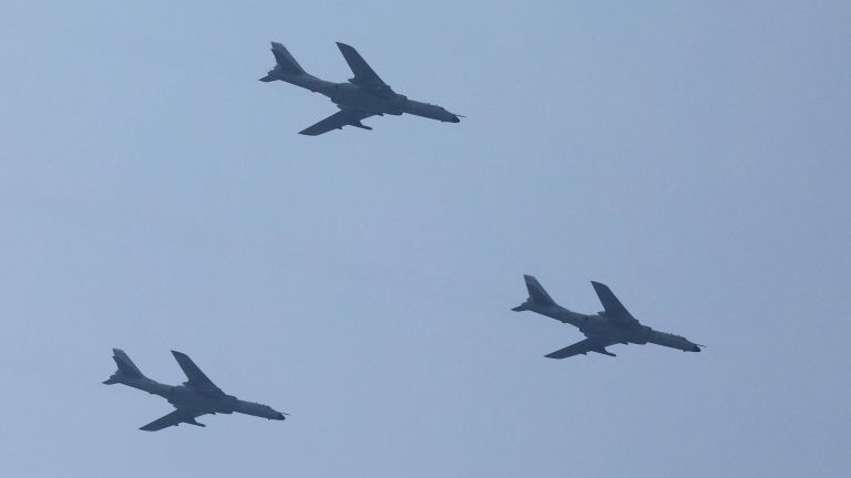 Воздушная часть военного парада на площади Тяньаньмэнь в Пекине Воздушная часть военного парада на площади Тяньаньмэнь в Пекине