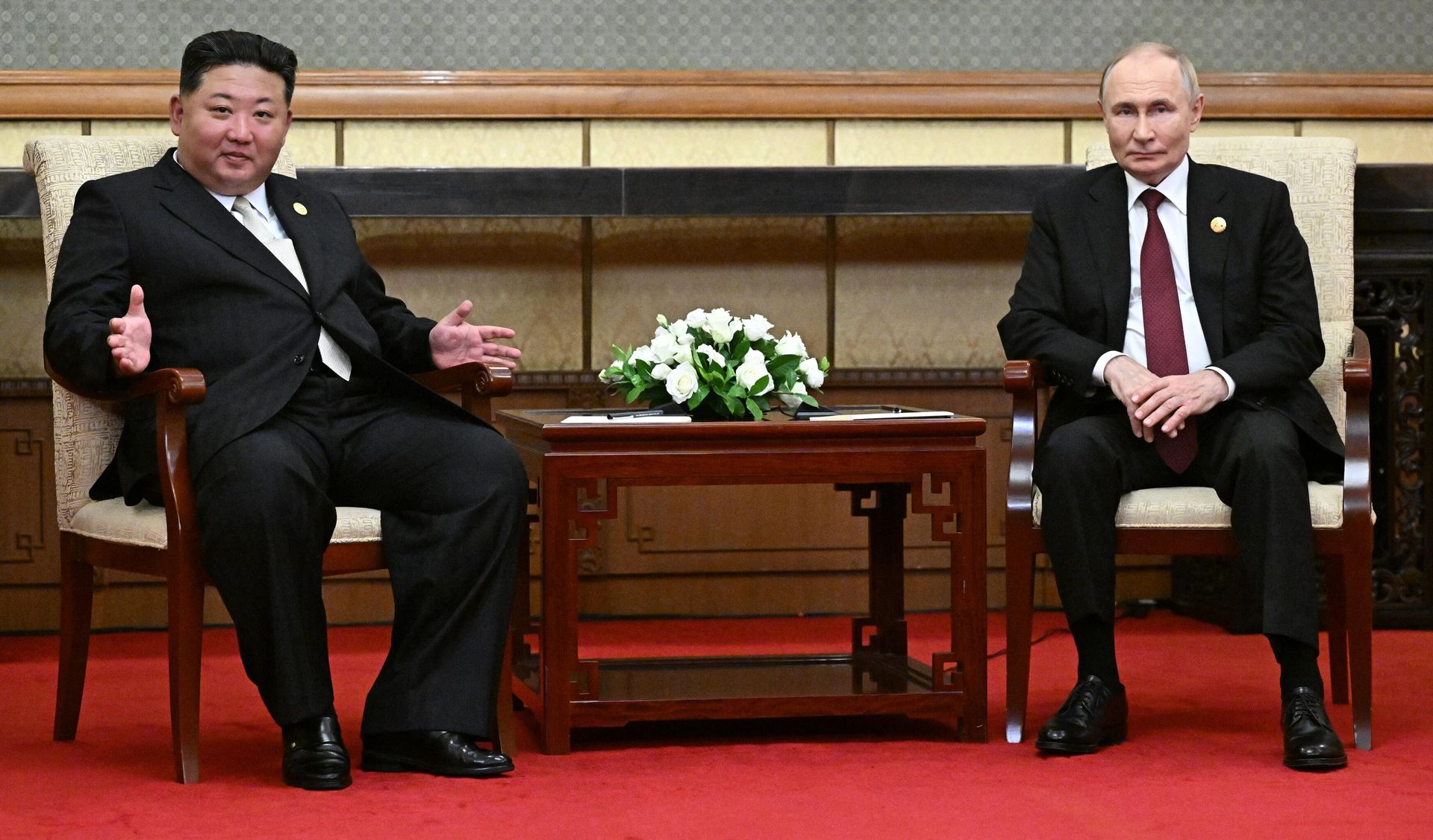 Президент России Владимир Путин и председатель государственных дел КНДР Ким Чен Ын во время встречи в Пекине - РИА Новости, 1920, 03.09.2025