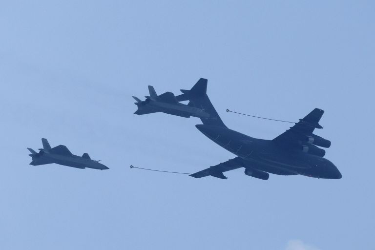 Воздушная часть военного парада на площади Тяньаньмэнь в Пекине в честь 80-й годовщины Победы китайского народа в войне сопротивления Японии и окончания Второй мировой войны Воздушная часть военного парада на площади Тяньаньмэнь в Пекине в честь 80-й годовщины Победы китайского народа в войне сопротивления Японии и окончания Второй мировой войны
