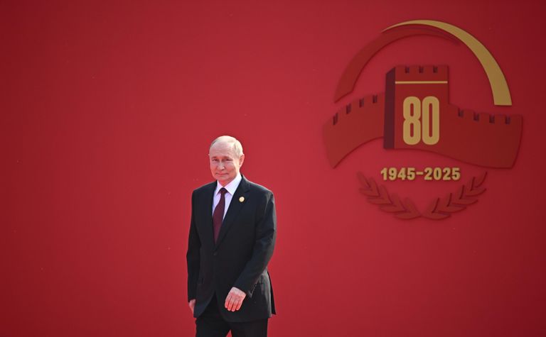 Президент России Владимир Путин принимает участие в совместном фотографировании глав иностранных делегаций, приглашенных на торжественные мероприятия по случаю 80-й годовщины Победы китайского народа в войне сопротивления Японии и окончания Второй мировой войны Президент России Владимир Путин принимает участие в совместном фотографировании глав иностранных делегаций, приглашенных на торжественные мероприятия по случаю 80-й годовщины Победы китайского народа в войне сопротивления Японии и окончания Второй мировой войны