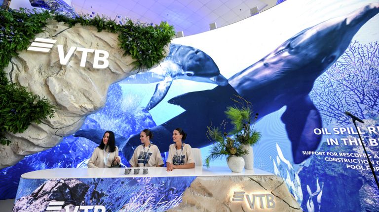 Стенд банка ВТБ на ВЭФ-2025