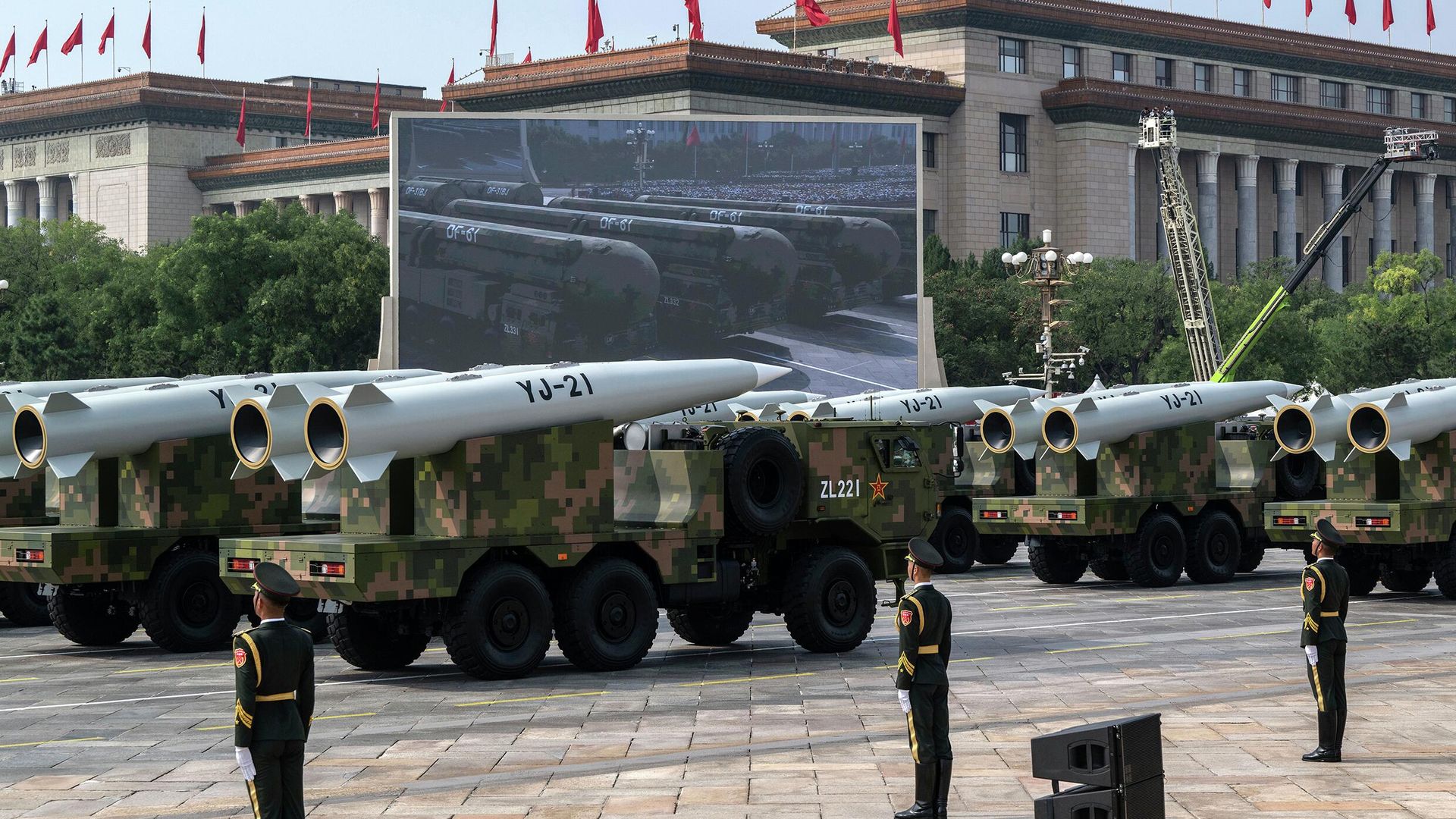 Колонна гиперзвуковых ракет YingJi-21 (YJ-21) на параде в Пекине. 3 сентября 2025 - РИА Новости, 1920, 03.09.2025