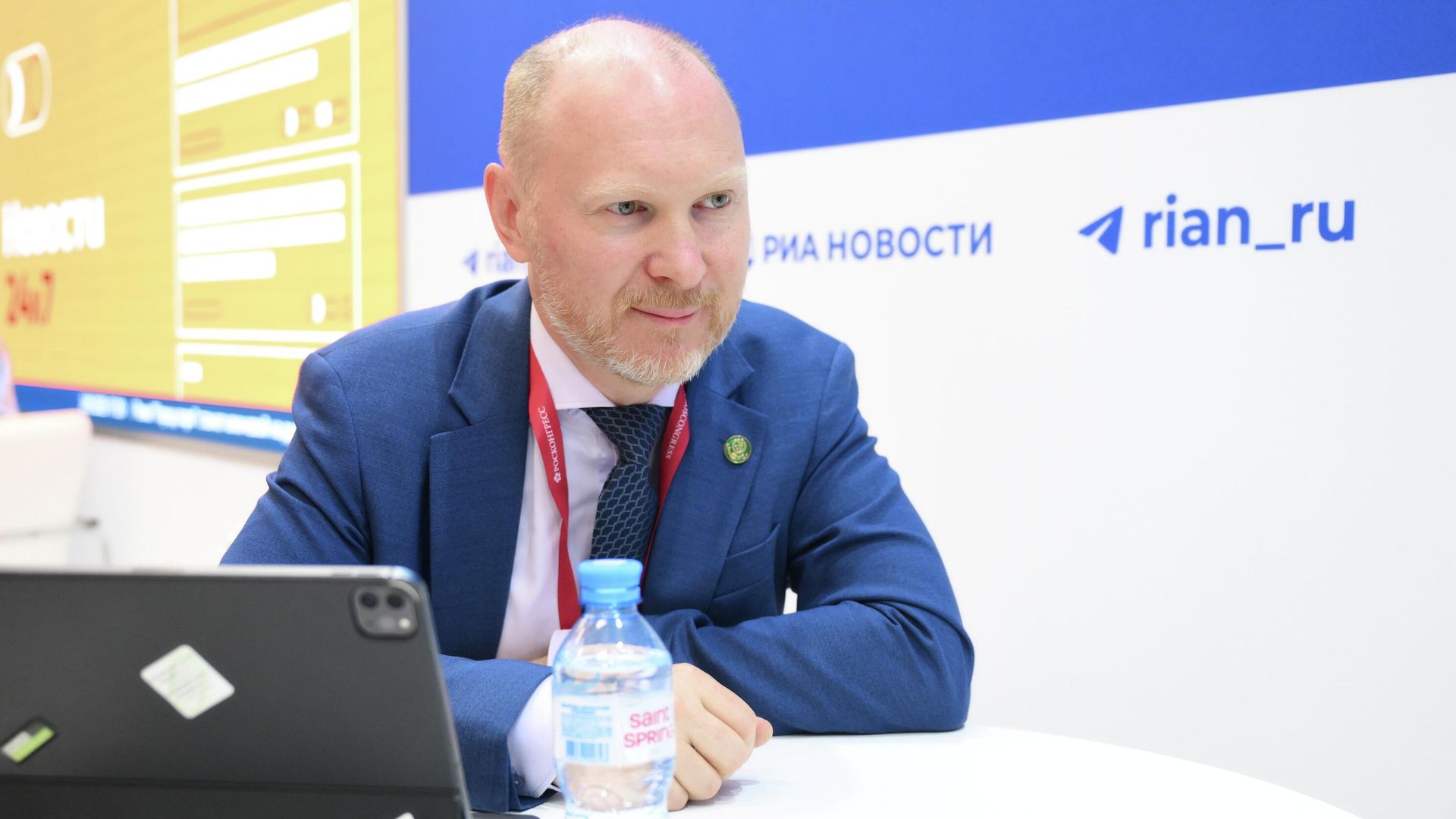 Заместитель руководителя Федерального агентства лесного хозяйства Вячеслав Спиренков на стенде РИА Новости на ВЭФ-2025 Заместитель руководителя Федерального агентства лесного хозяйства Вячеслав Спиренков на стенде РИА Новости на ВЭФ-2025 - РИА Новости, 1920, 04.09.2025