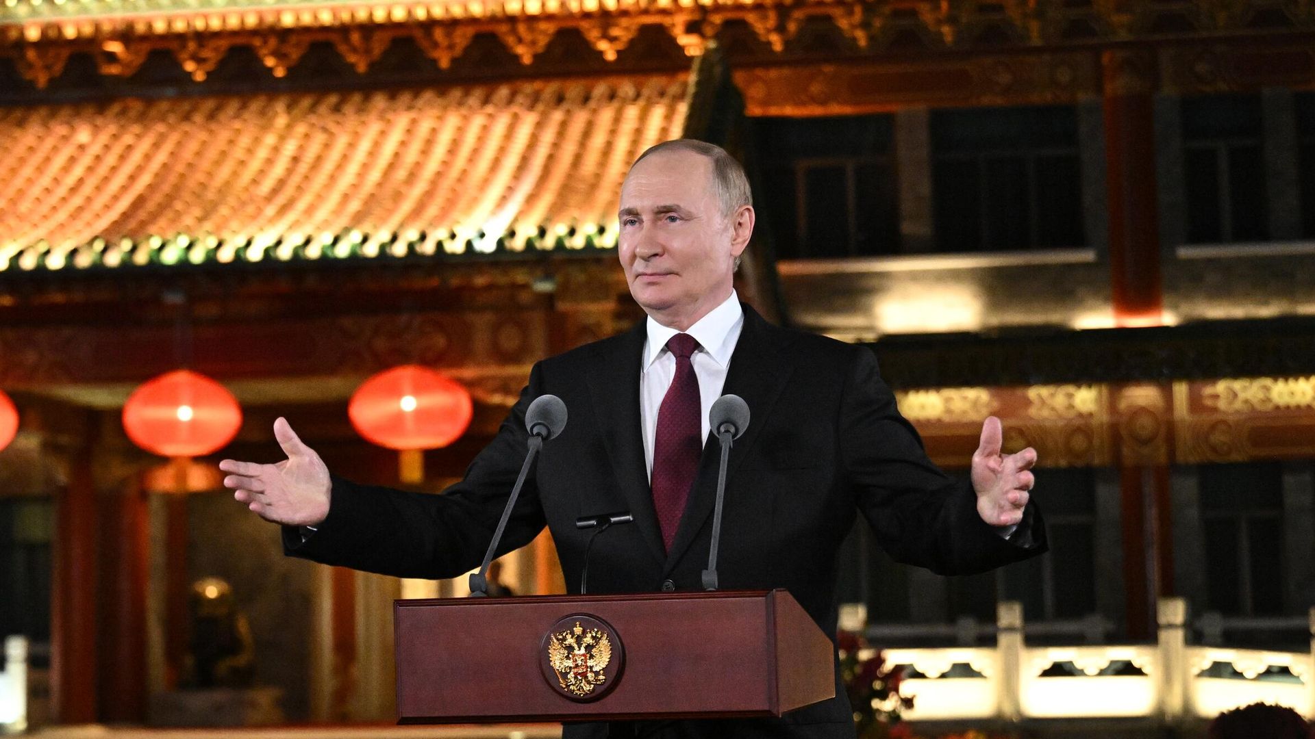 Владимир Путин во время подхода к представителям СМИ в резиденции Дяоюйтай в Пекине - РИА Новости, 1920, 03.09.2025