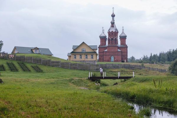Тверская область, рядом с истоком волги расположен Ольгинский монастырь