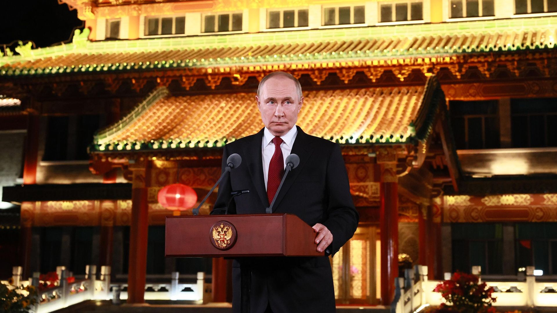 Президент РФ Владимир Путин во время подхода к представителям СМИ в резиденции Дяоюйтай в Пекине - РИА Новости, 1920, 03.09.2025