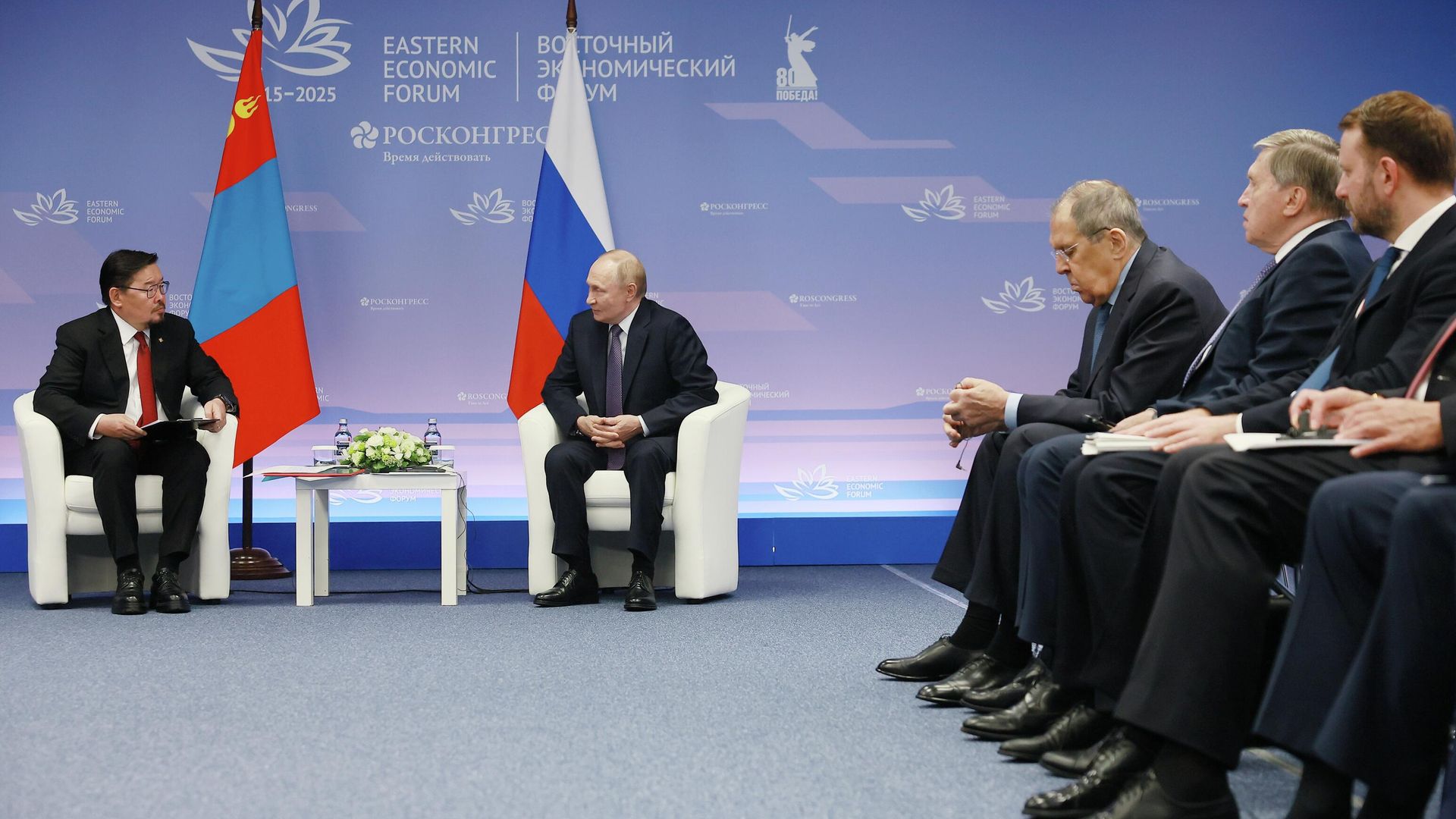 Президент РФ Владимир Путин и премьер-министр Монголии Гомбожавын Занданшатар во время встречи на полях Восточного экономического форума во Владивостоке - РИА Новости, 1920, 04.09.2025