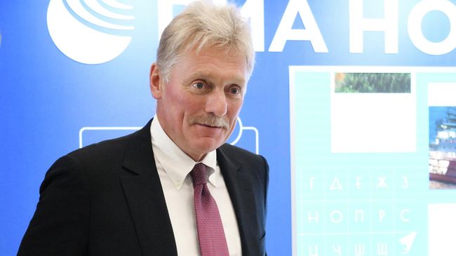 Пресс-секретарь президента РФ Дмитрий Песков на стенде РИА Новости на ВЭФ-2025