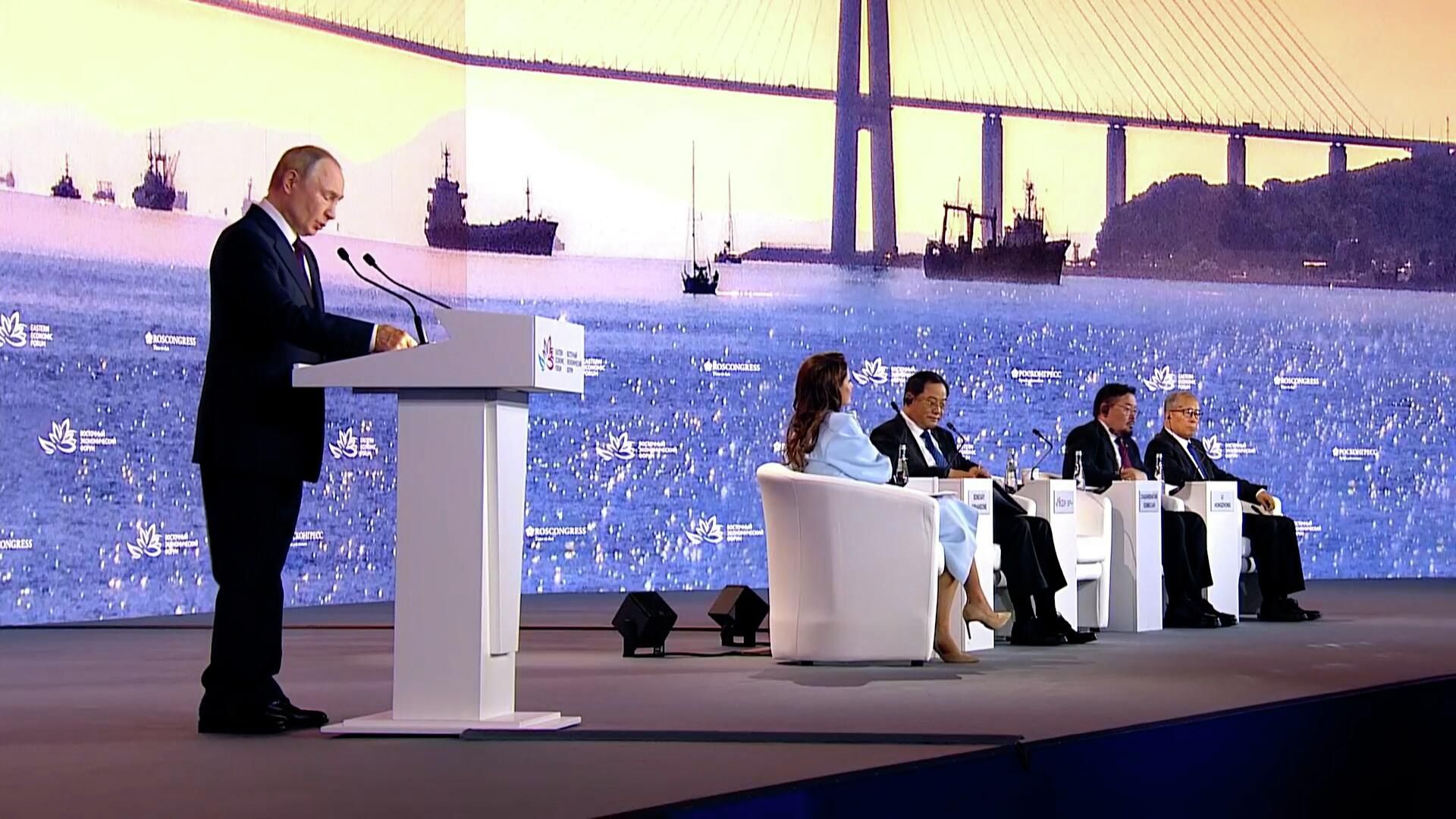 Путин: Роль Дальнего Востока нужно наращивать в системе международных связей Путин: Роль Дальнего Востока нужно наращивать в системе международных связей - РИА Новости, 1920, 05.09.2025