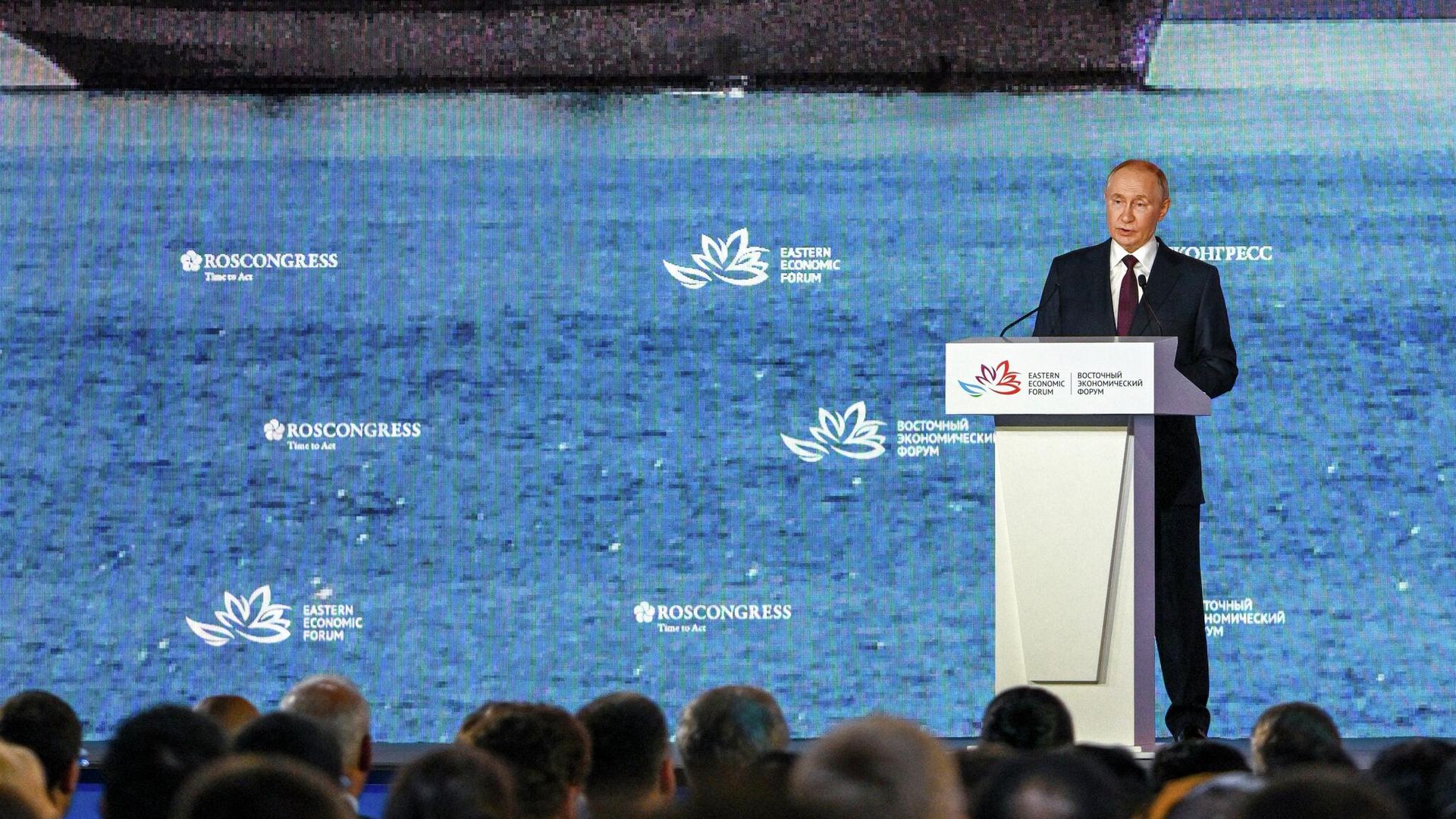 Владимир Путин на пленарной сессии Восточного экономического форума Владимир Путин на пленарной сессии Восточного экономического форума - РИА Новости, 1920, 05.09.2025