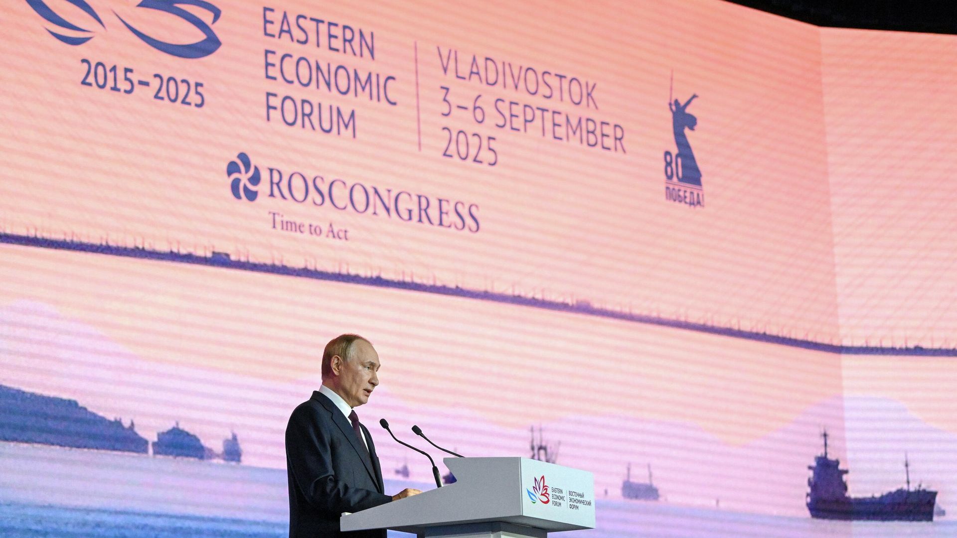 Владимир Путин на пленарной сессии Восточного экономического форума Владимир Путин на пленарной сессии Восточного экономического форума - РИА Новости, 1920, 05.09.2025