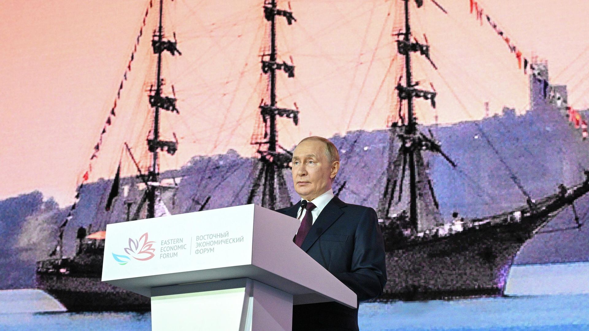 Президент РФ Владимир Путин на пленарной сессии Восточного экономического форума Президент РФ Владимир Путин на пленарной сессии Восточного экономического форума - РИА Новости, 1920, 05.09.2025