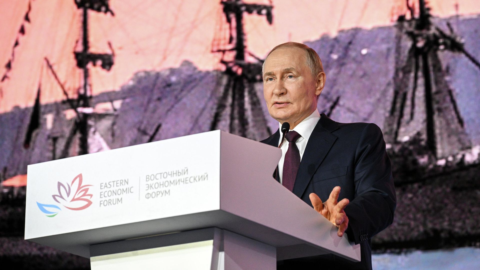 Президент России Владимир Путин на пленарной сессии Восточного экономического форума Президент России Владимир Путин на пленарной сессии Восточного экономического форума - РИА Новости, 1920, 05.09.2025